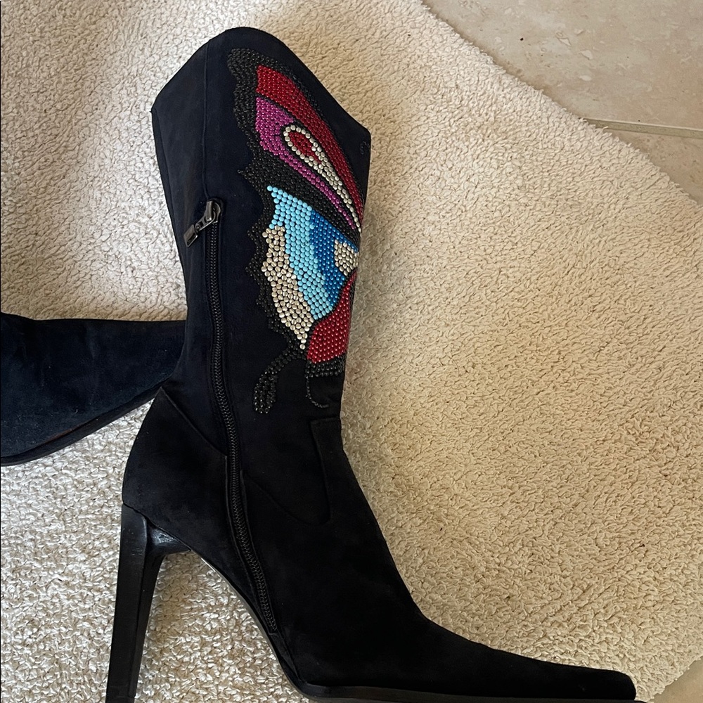 Vero Cuoio Black Heeled Boots with Vibrant Embroidery - Picture 6 of 11